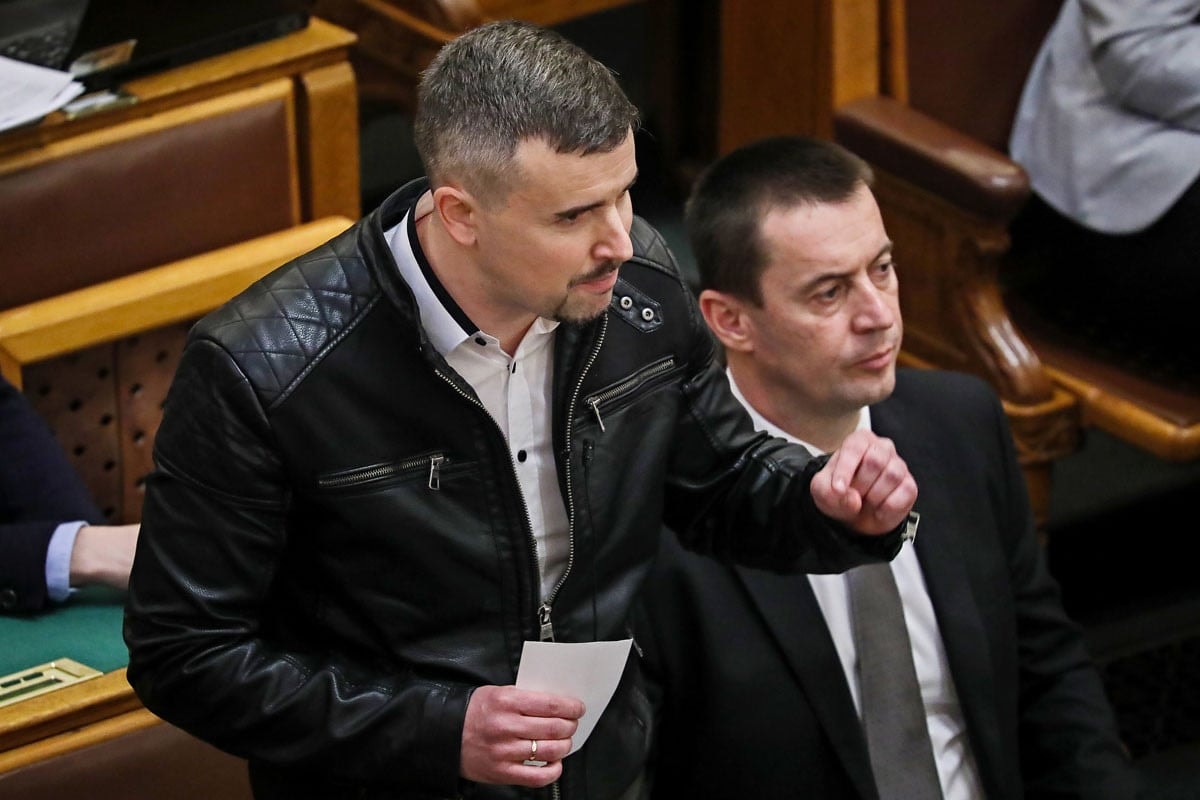 Újabb Jobbik-lépés a baloldal felé