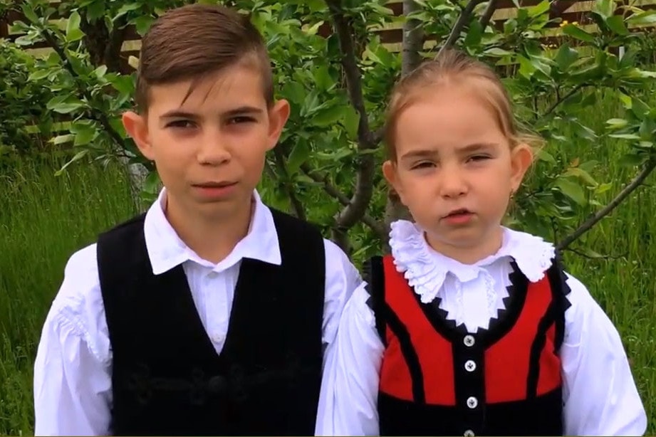 Hatvannégyen szavalják a Himnusz egy-egy sorát