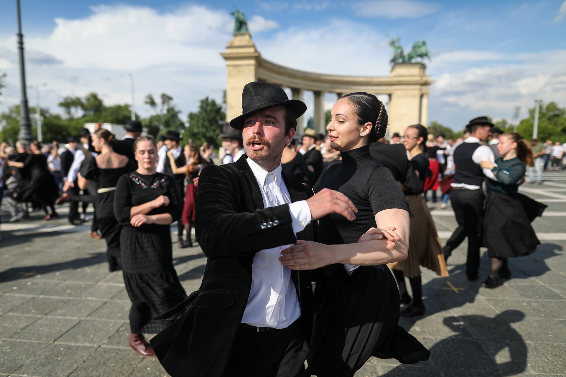 Száz néptáncos emlékezett a Trianon-évfordulóra a Hősök terén