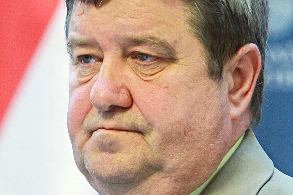 Járulékmentességet kapnak júliustól a dolgozó nyugdíjasok
