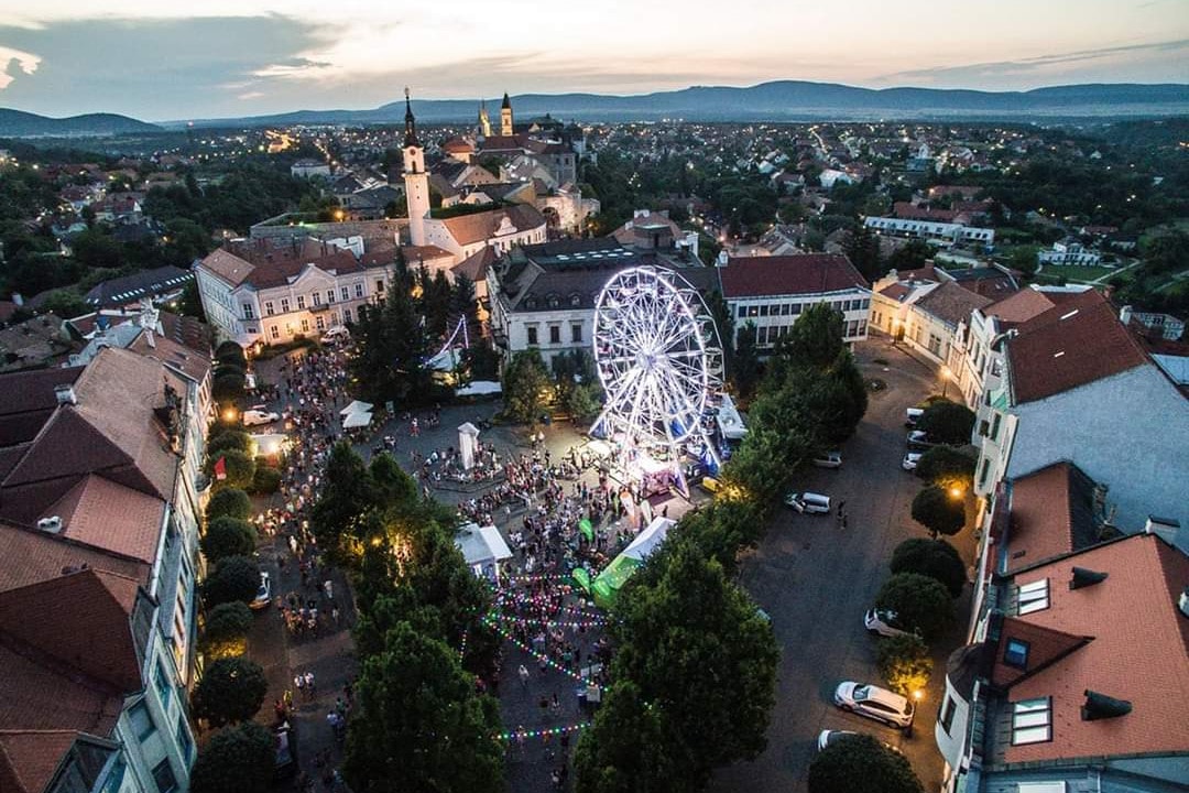 Újra beindul a kulturális élet Veszprémben és a Balatonon