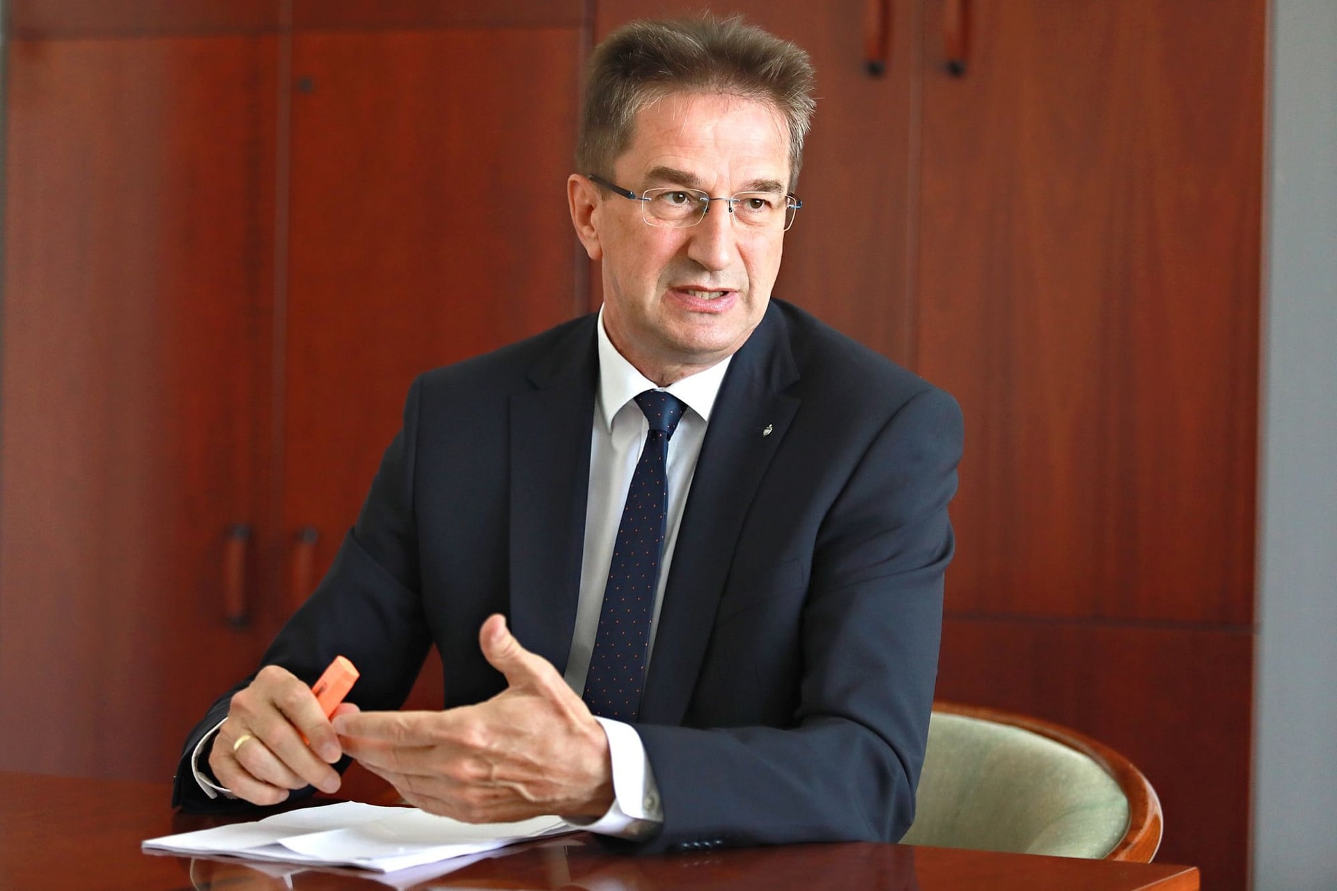 Megerősített felhatalmazásra van szükség
