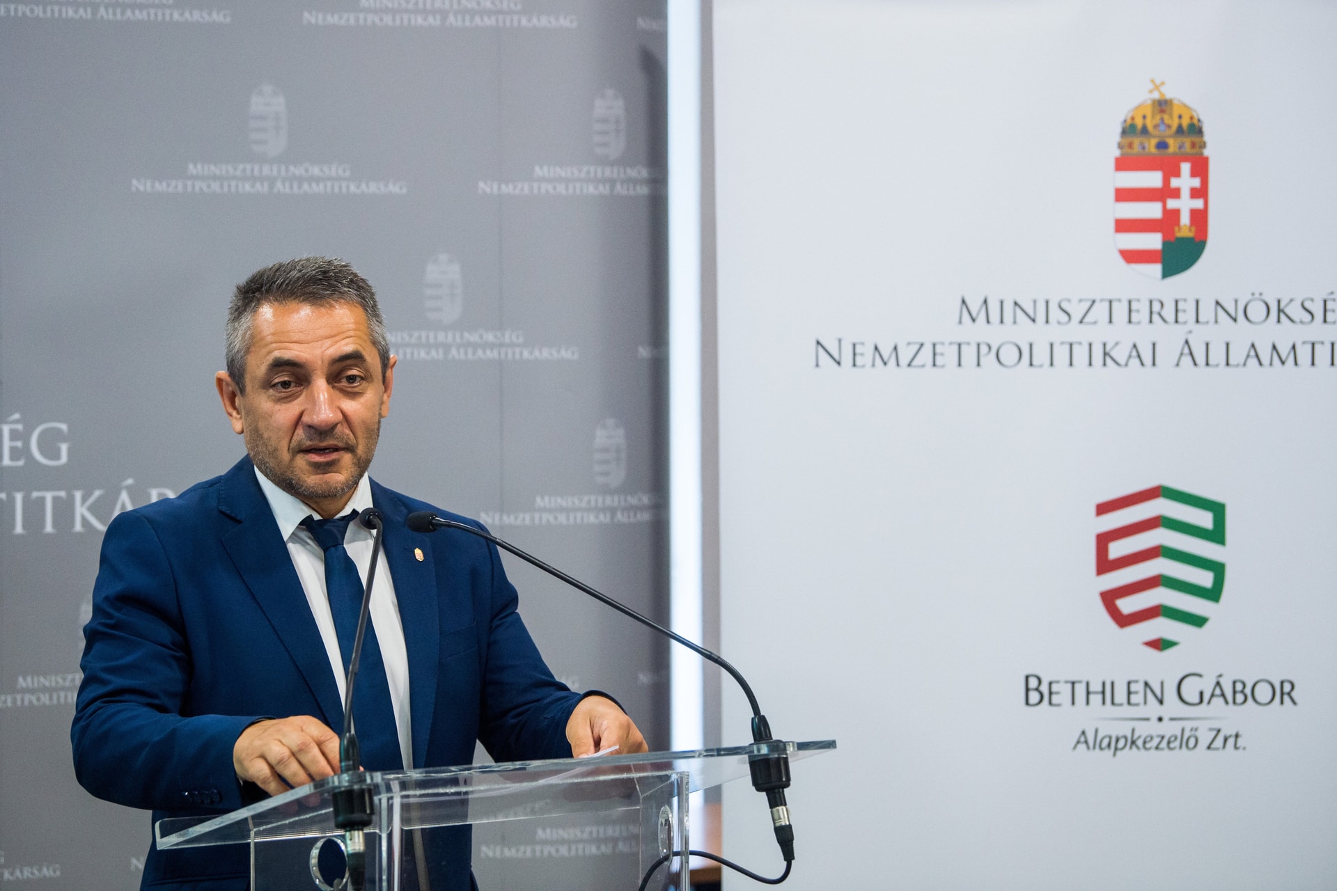 Több mint 2,2 milliárd forint támogatást kapnak a külhoni magyar közösségek