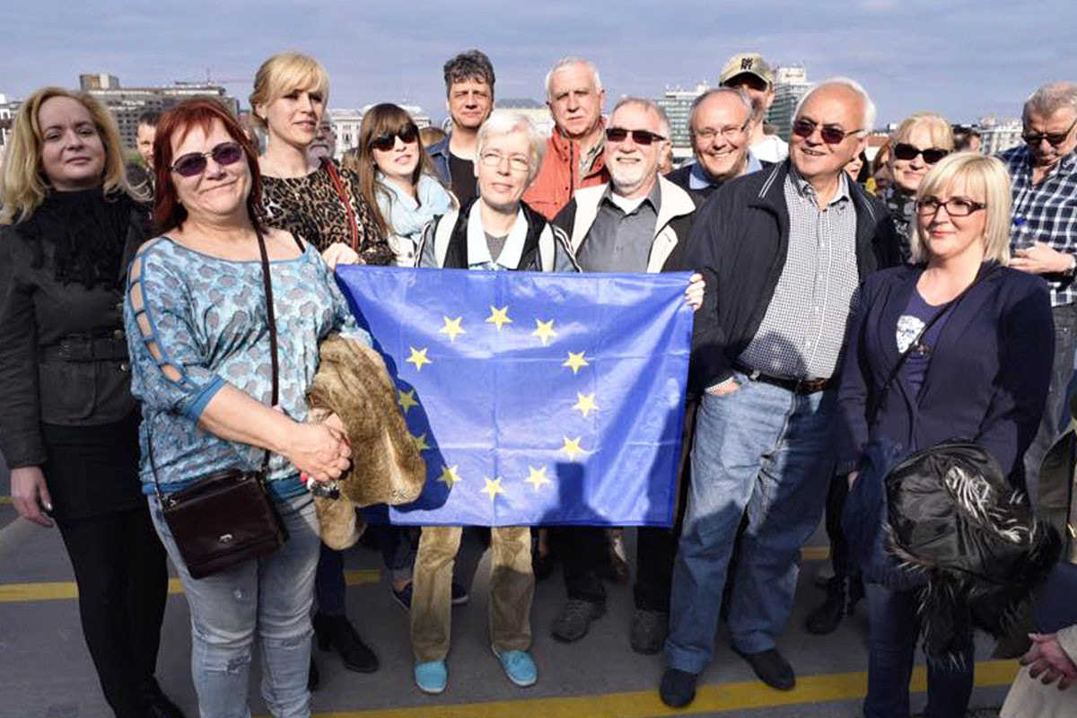 Bujkál a nyilvánosság elől, de nem mond le tisztségéről Újbuda DK-s polgármestere, aki Hitler érdemeit méltatta