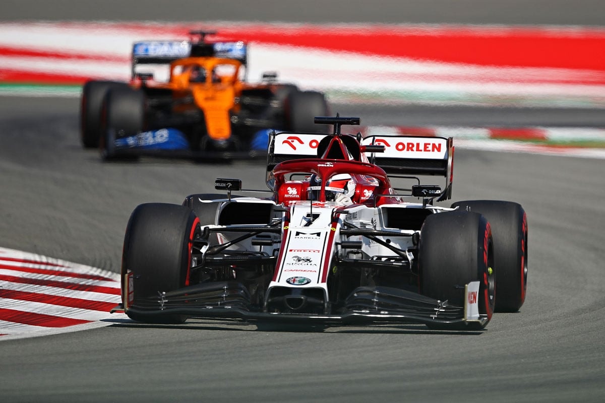 Nem utazgathat a járvány miatt Lewis Hamilton, ezért csak a versenyzésre összpontosít a címvédő