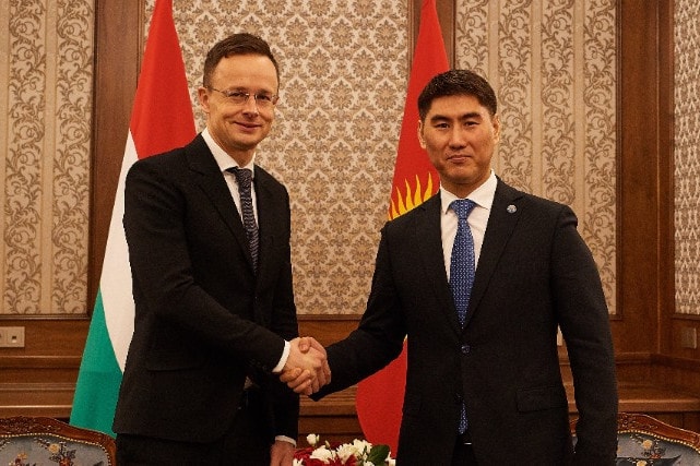 Szijjártó Péter kirgiz kollégájával egyeztetett