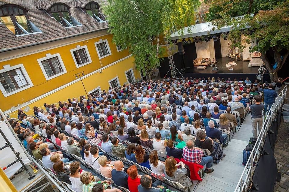 Retrospektív előadással nyílik meg a Szentendrei Teátrum nyári évada
