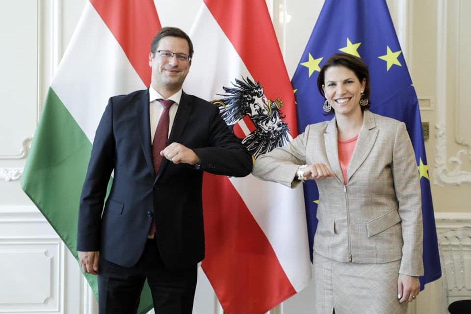 Gulyás Gergely: Védeni kell az egészséget, biztosítani kell az ország működőképességét