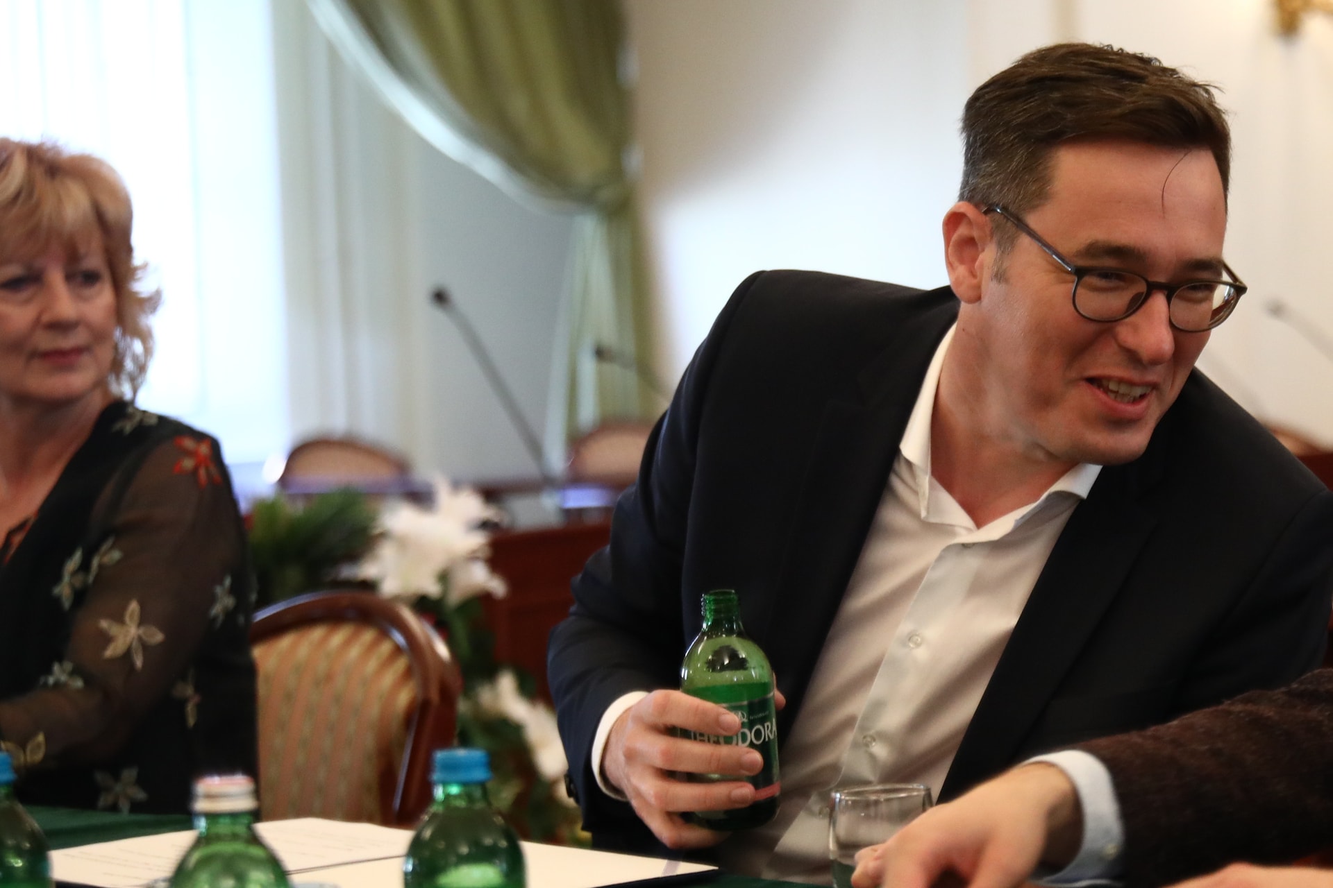 Karácsony bort iszik és vizet prédikál