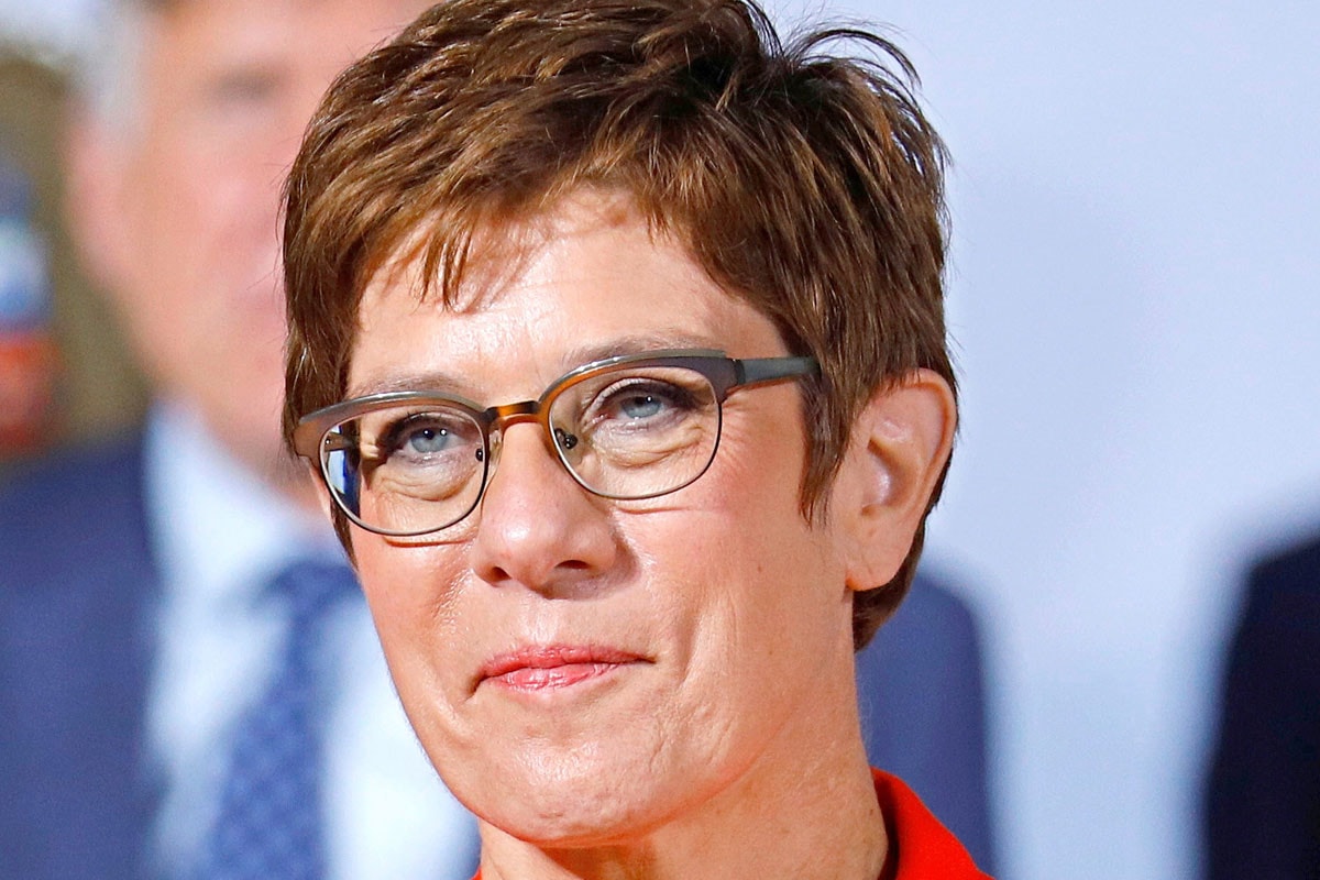Óva intette utódjelöltjeit a CDU-elnök