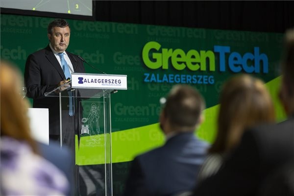Családi házak napelemeire is lesz támogatási program