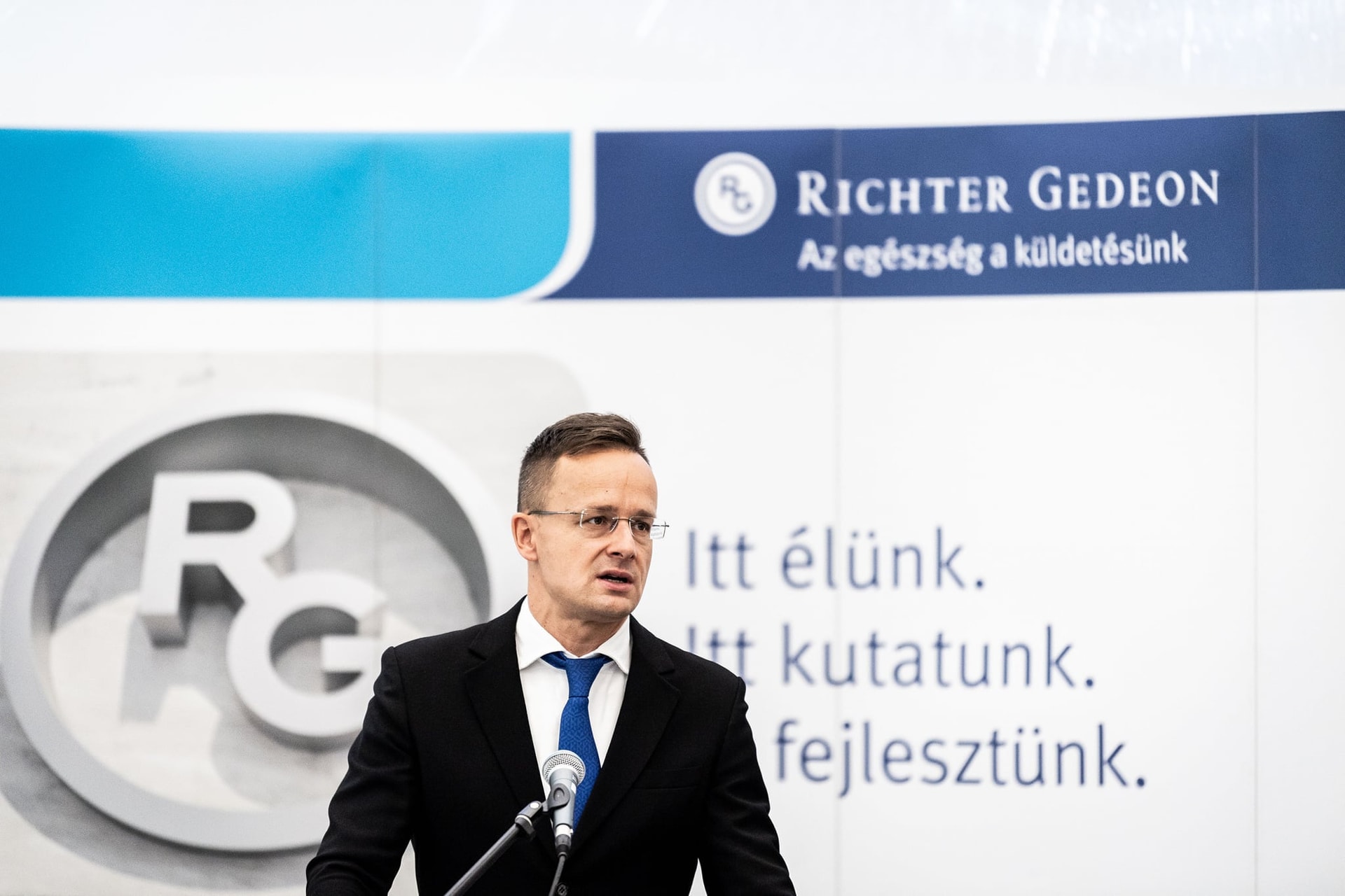 Szijjártó: A gyógyszeripar kitörési ágazat