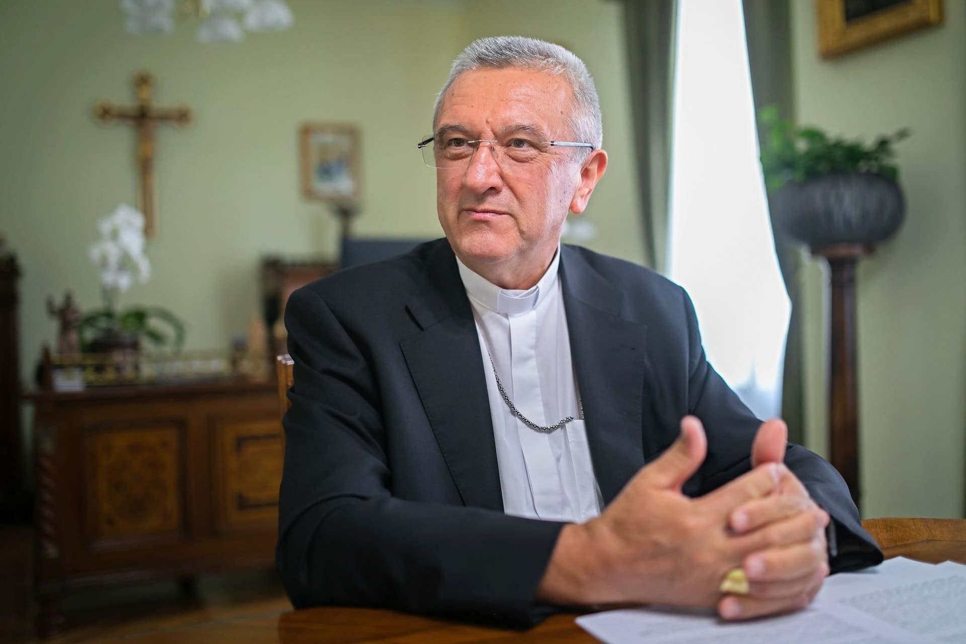 Veres András: Egymástól távolságot kell tartanunk, Istentől azonban nem