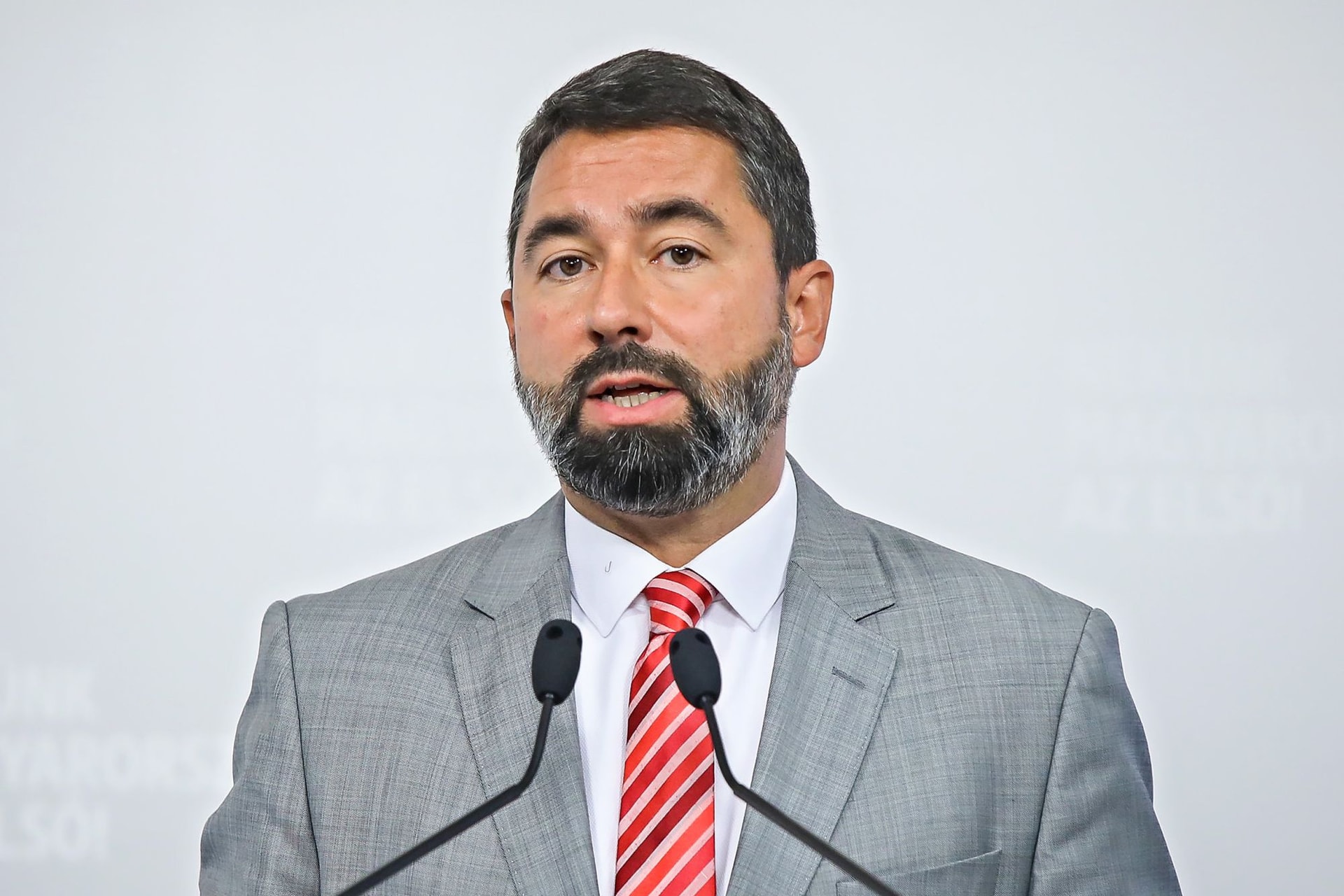 Hidvéghi: A magyar baloldal hátba támadta a magyar gazdákat az EP-ben