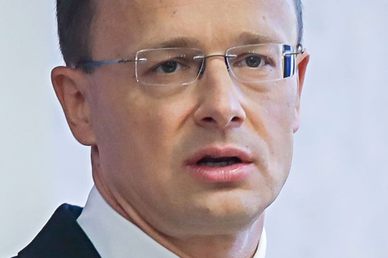 Szijjártó: Véget kell vetni a kioktatásnak