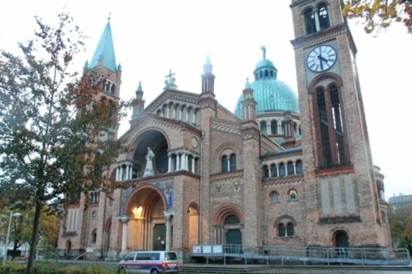 Török fiatalok támadtak meg egy bécsi templomot