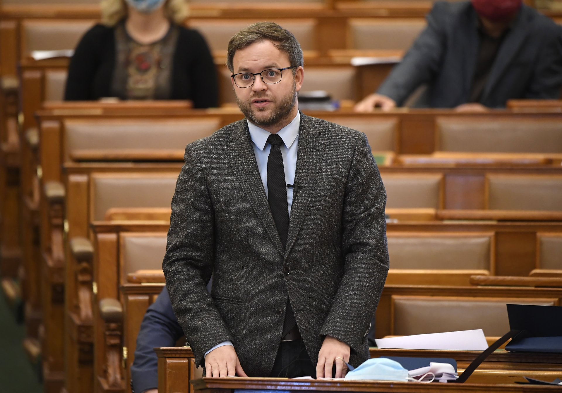 Álhírgyártás helyett koronavírus-törvényt