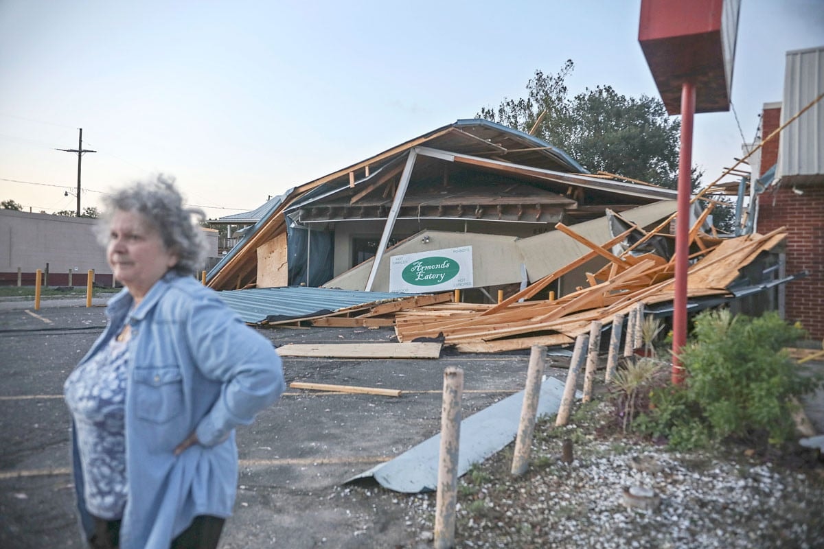 A kettes erősségű hurrikánnak három halálos  áldozata van, és New Orleans lakónegyedei is víz alá kerültek