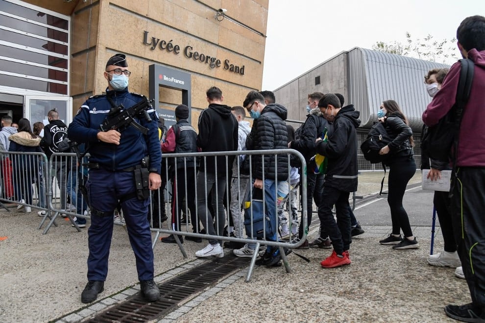 Fokozott terrorkészültség mellett nyitottak újra az iskolák Franciaországban
