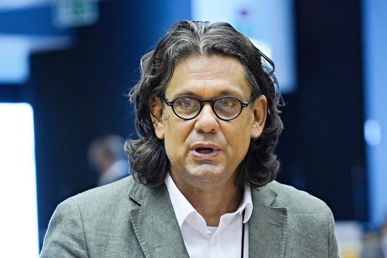 Deutsch: A kizárási kezdeményezés kimeríti a politikai családon belüli erőszak fogalmát