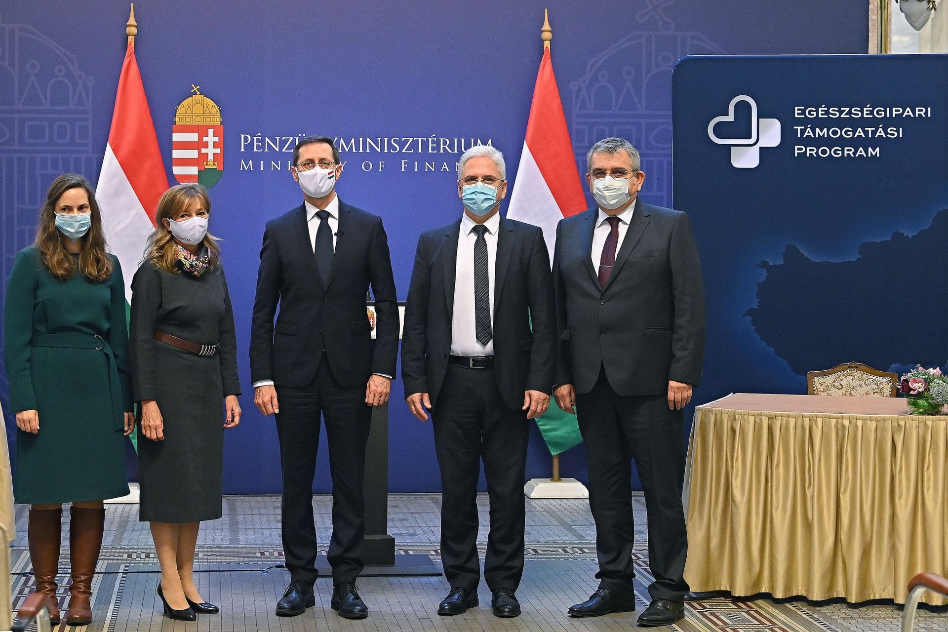 Egészségipari cégeket támogat az állam