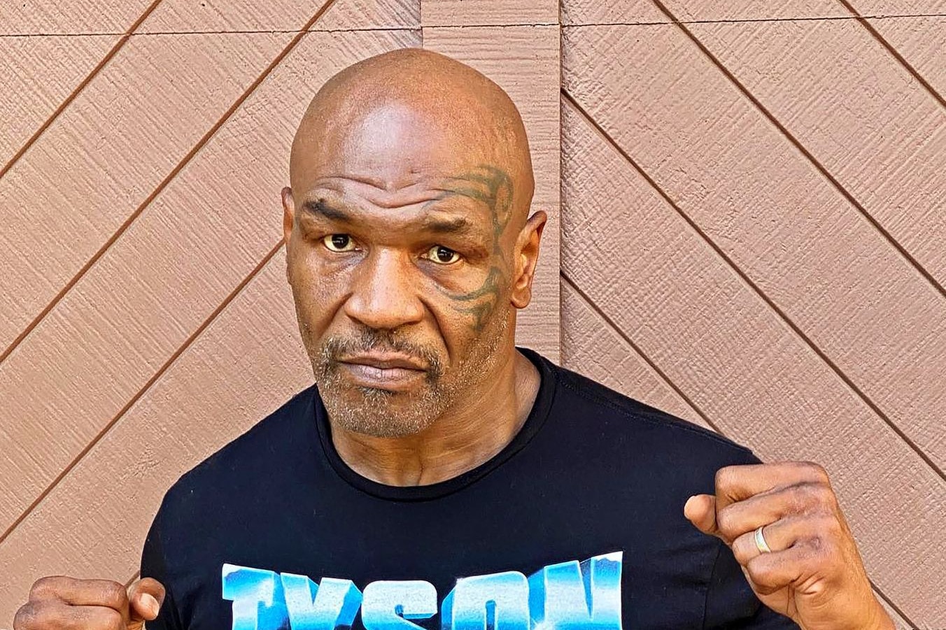 Tiltott a kiütés Mike Tyson és Roy Jones Jr. mérkőzésén