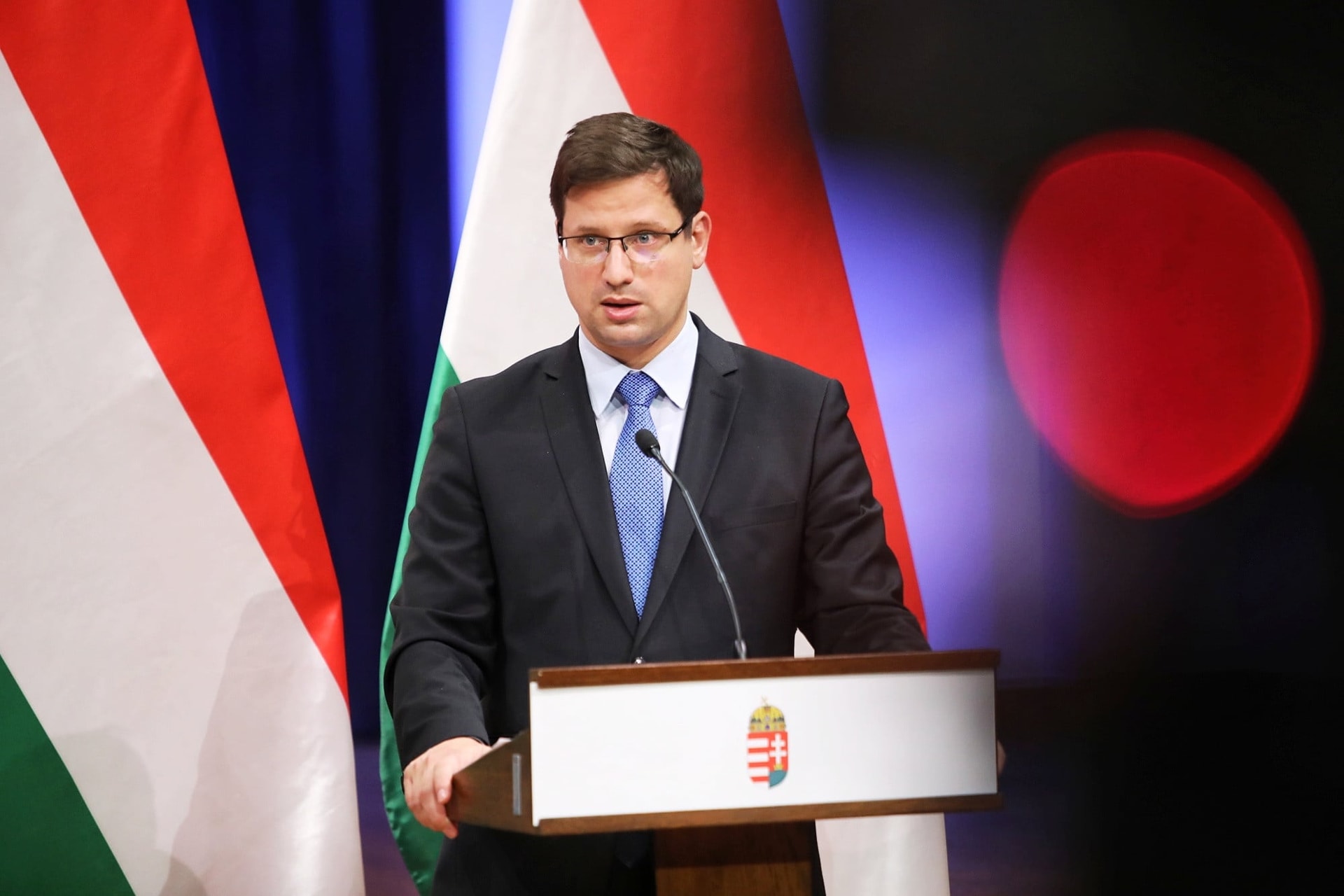 Gulyás Gergely: A szabályokat be kell tartani és be kell tartatni