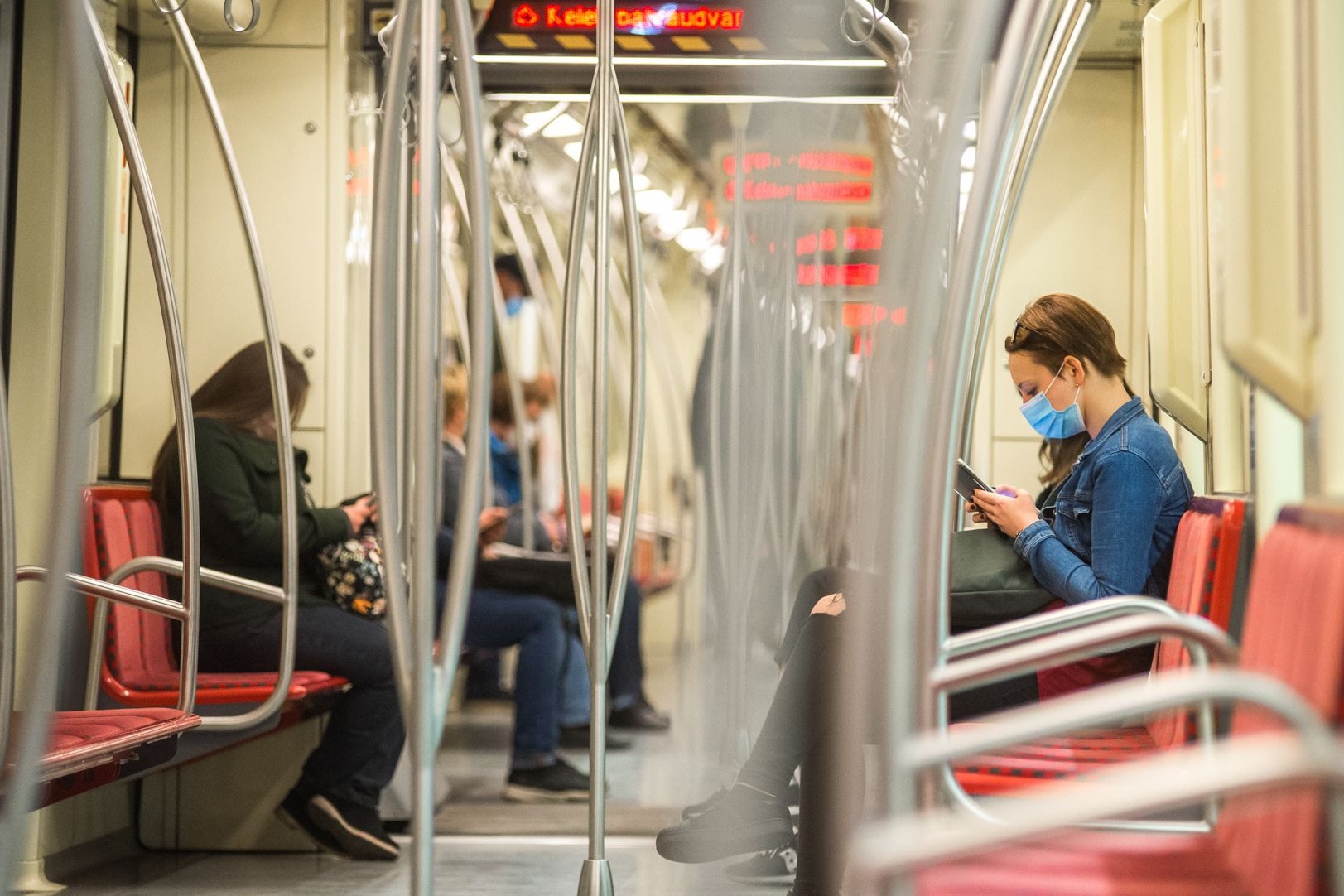 Gázszag van a 2-es metró egész vonalán