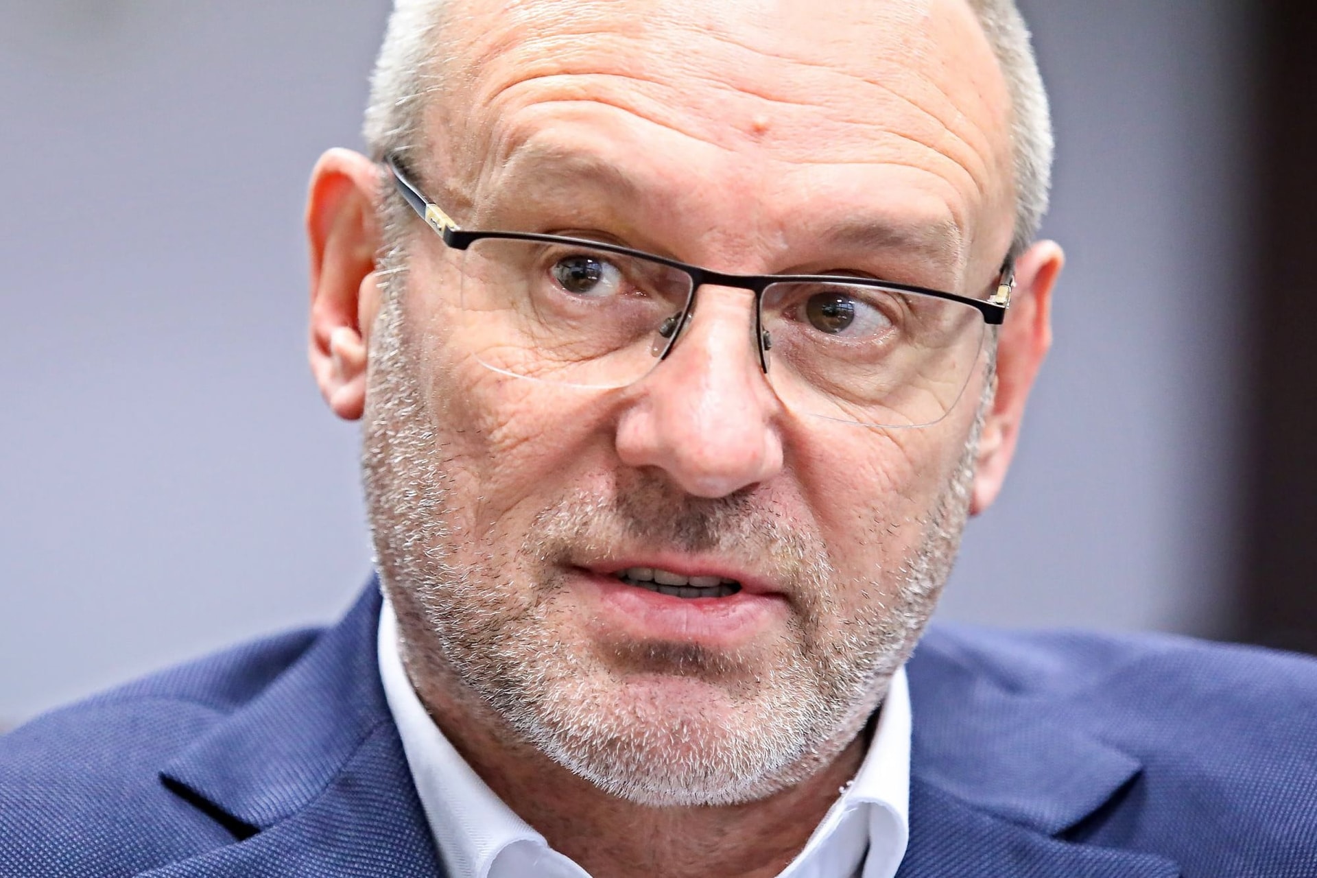 Zsigó: Legyen biztos tető minden család feje felett