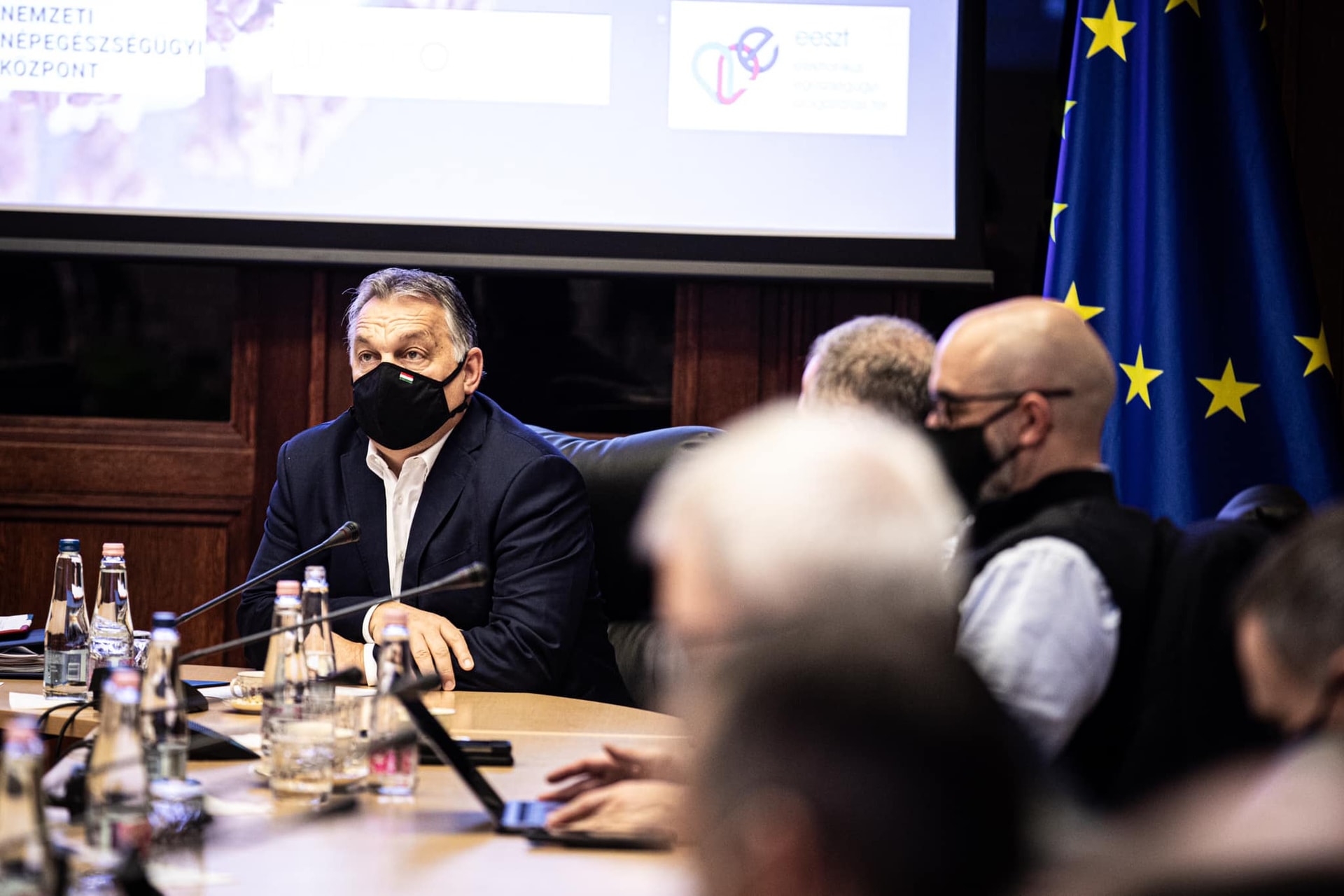 A kormányfő az operatív törzs ülésén kezdte a napot