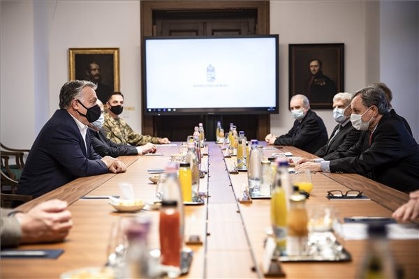 Orbán Viktor az Egészségügyi Tudományos Tanács elnökségével tárgyalt