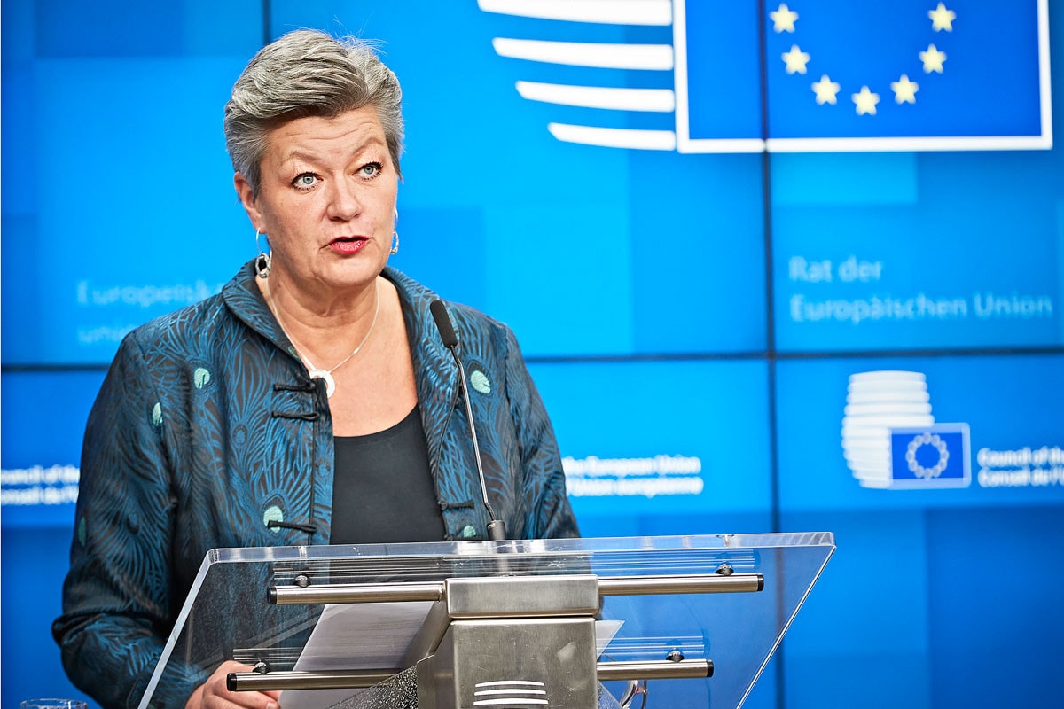 Az EU nem zárja ki Szerbia vízummentességének felfüggesztését