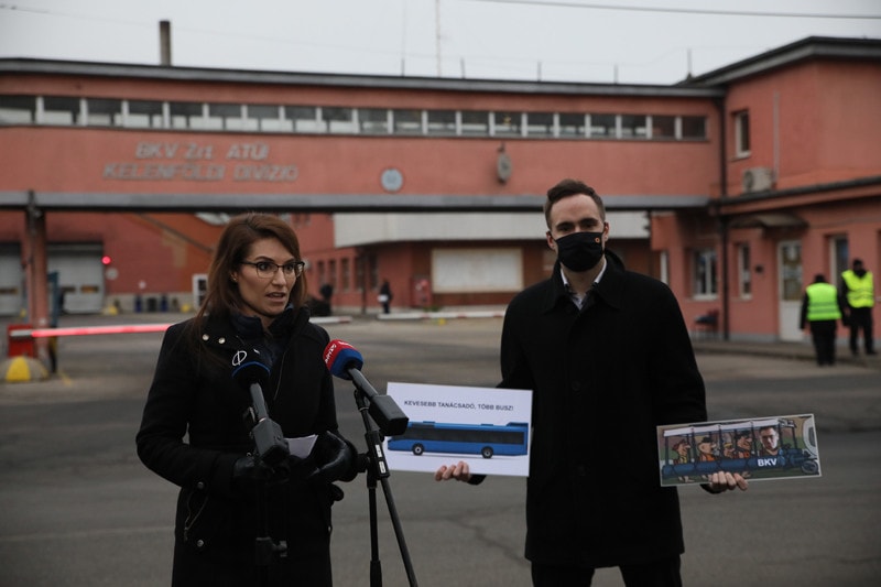 „Karácsony valljon színt a meghiúsult busztender ügyében!”