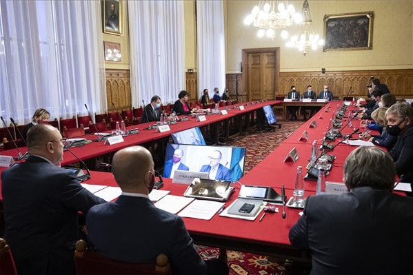 Szijjártó: A járvány határozta meg a nemzetközi politikát