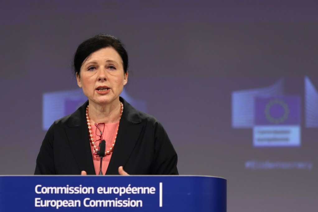 Vera Jourová ismét a magyar demokráciát becsmérelte