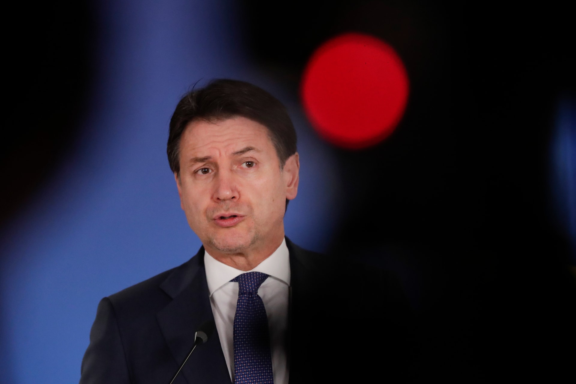 Giuseppe Conte miniszterelnök távozását sürgetik Olaszországban