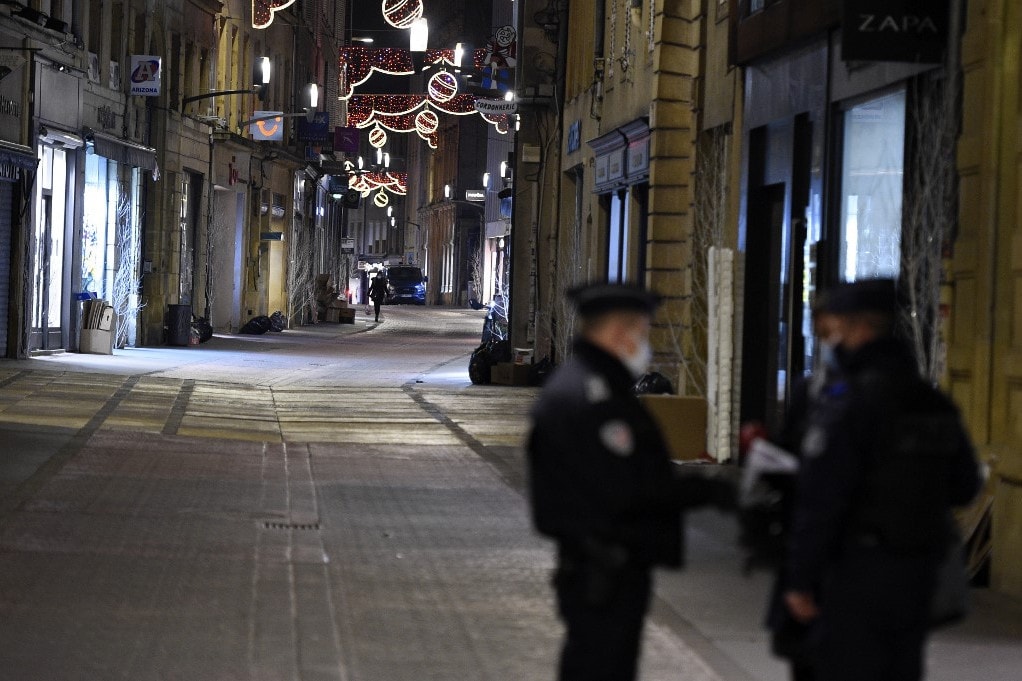Igazoltatásnak ellenálló embereket lőttek le rendőrök Franciaországban