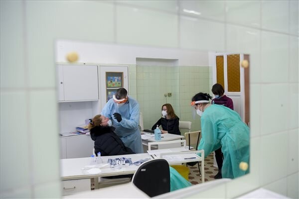 Folytatódik a szociális alapellátásban dolgozók ingyenes tesztelése