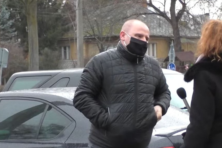 150 milliós villában bujkál a cigarettacsempész MSZP-s képviselő