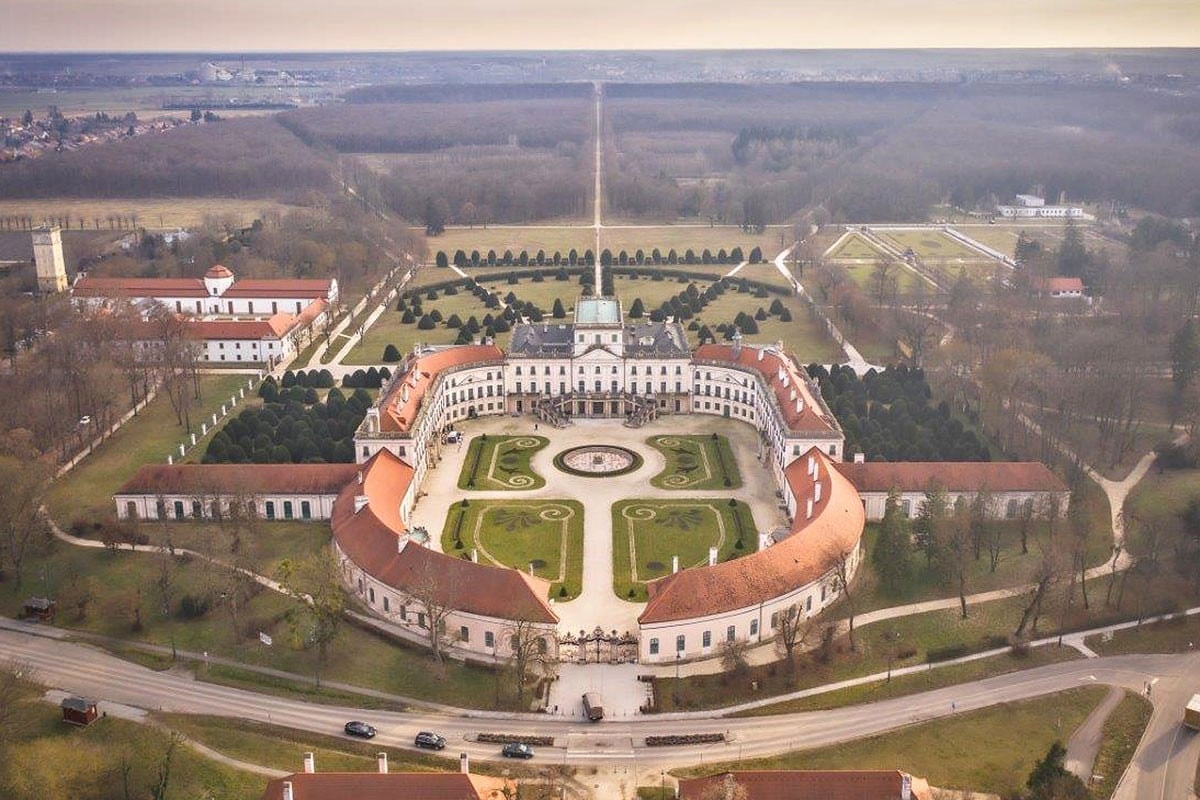 Történelmi léptékben újul meg a fertődi Esterházy-kastély