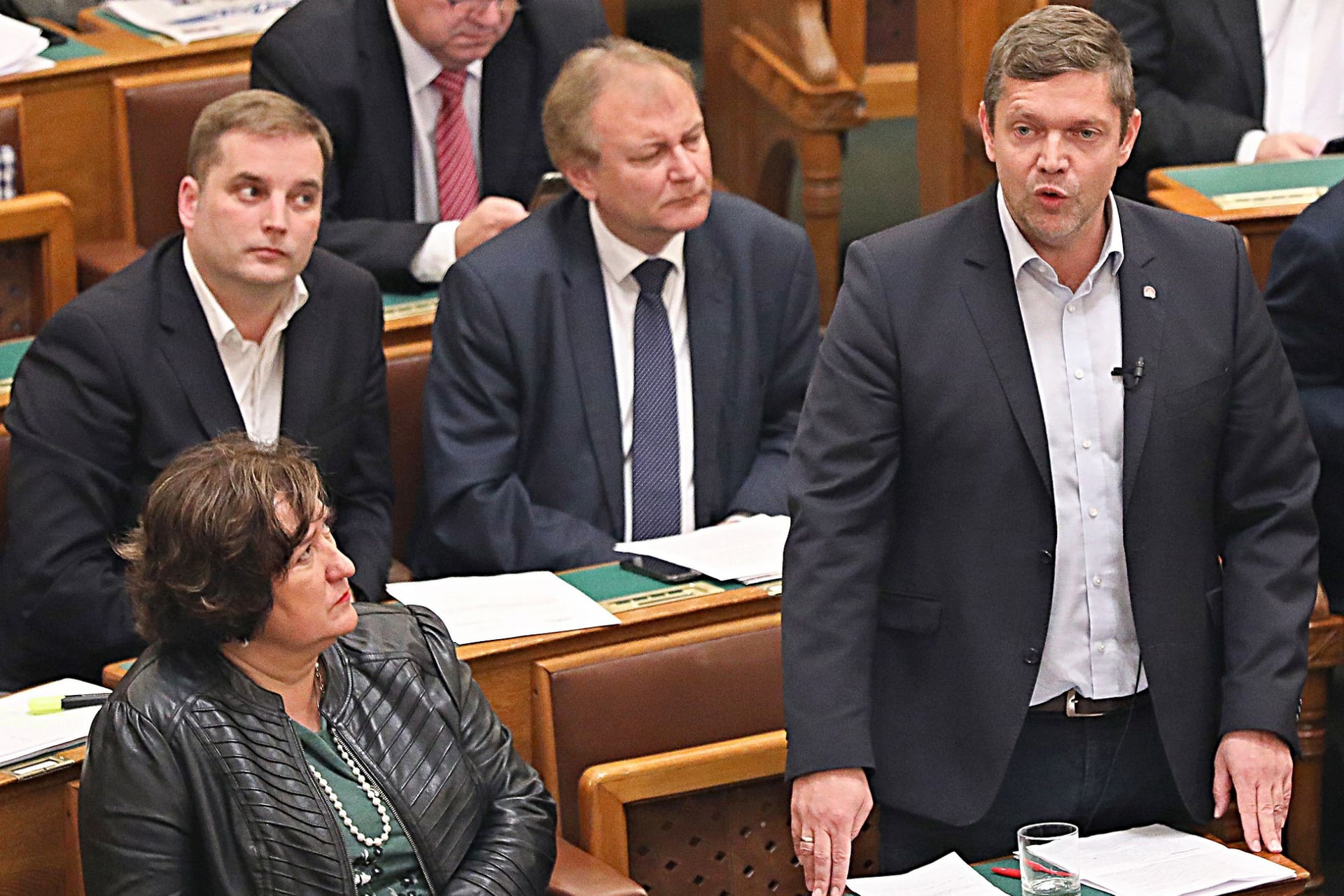 Hallgatnak az MSZP-ben a nagykátai kémkameráról