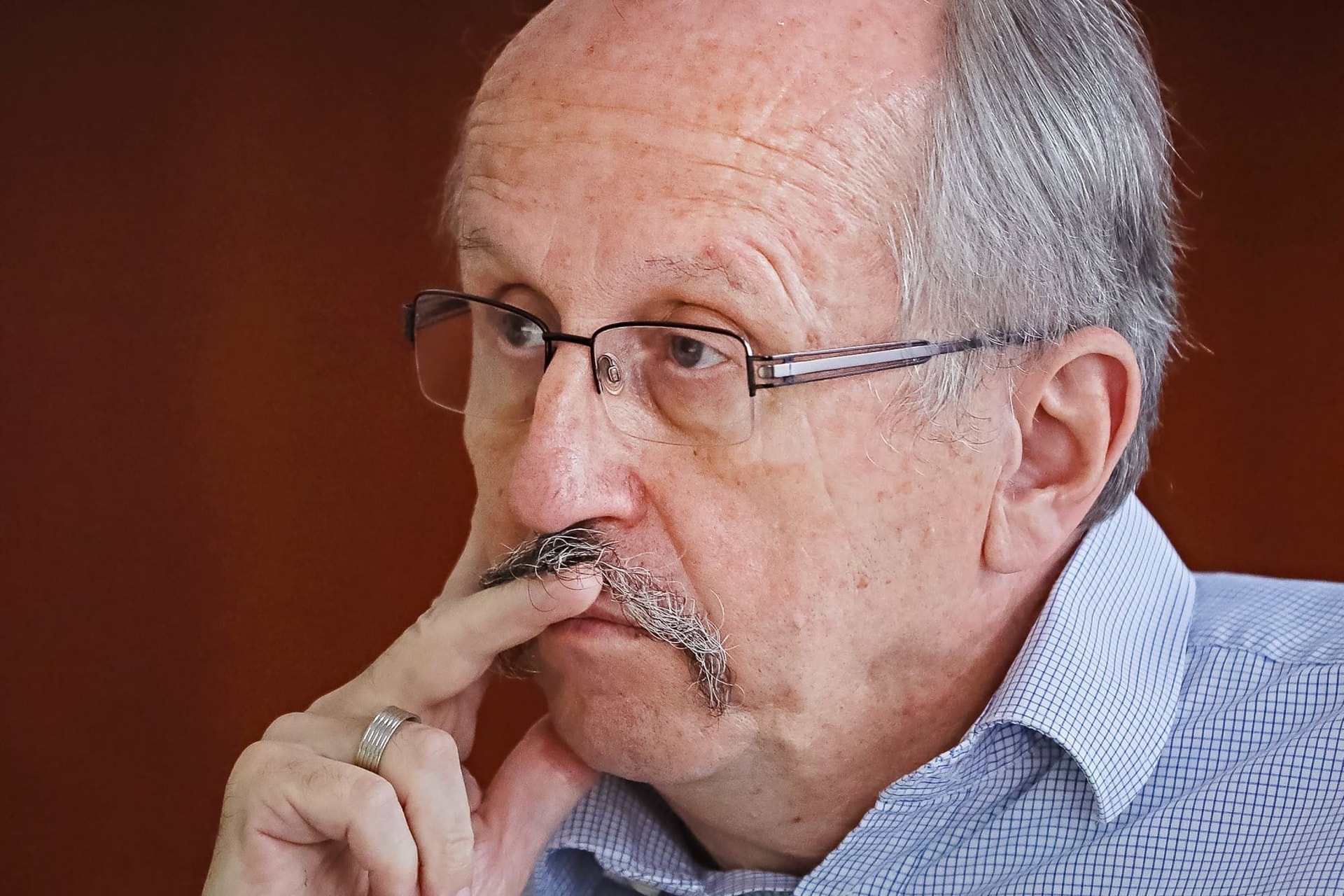 A patkányozó Niedermüller most még messzebbre ment