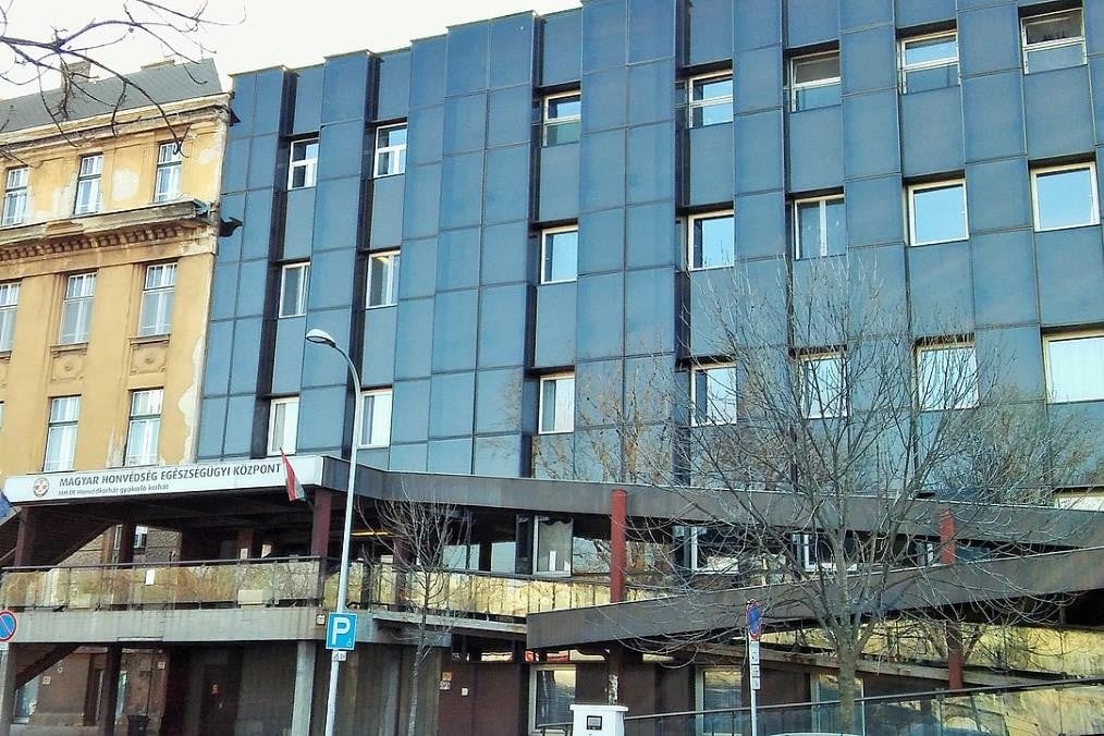 Még a kórházban fogták el a késelőt