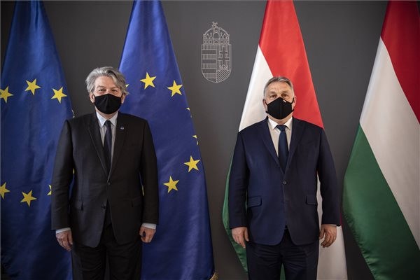 Oltóanyaggyártásról tárgyalt a kormányfő