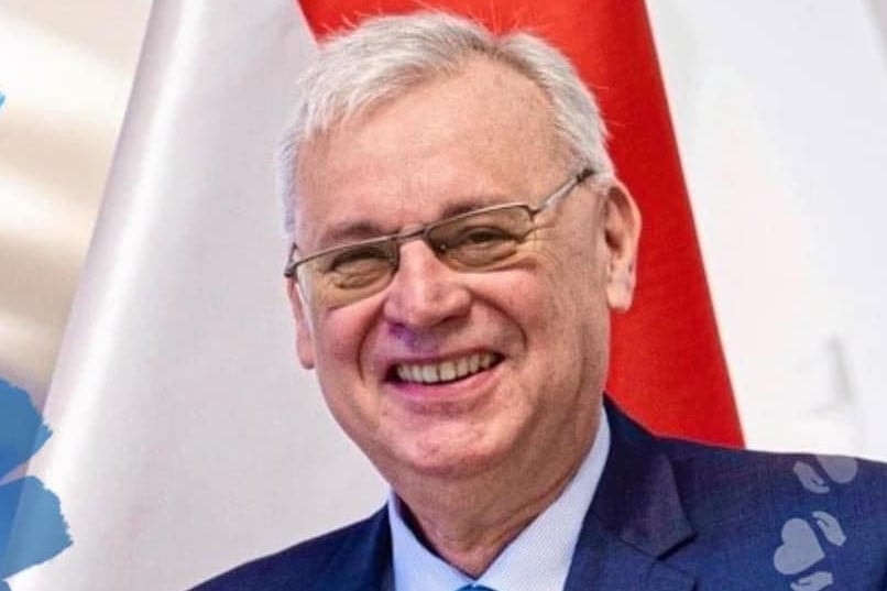 Aradszki András újra munkába állt