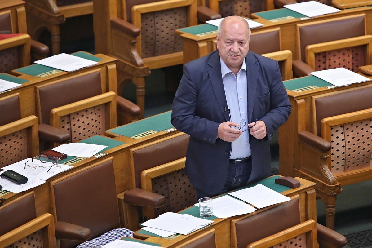 Korózs Lajos körül a DK szívja el a levegőt