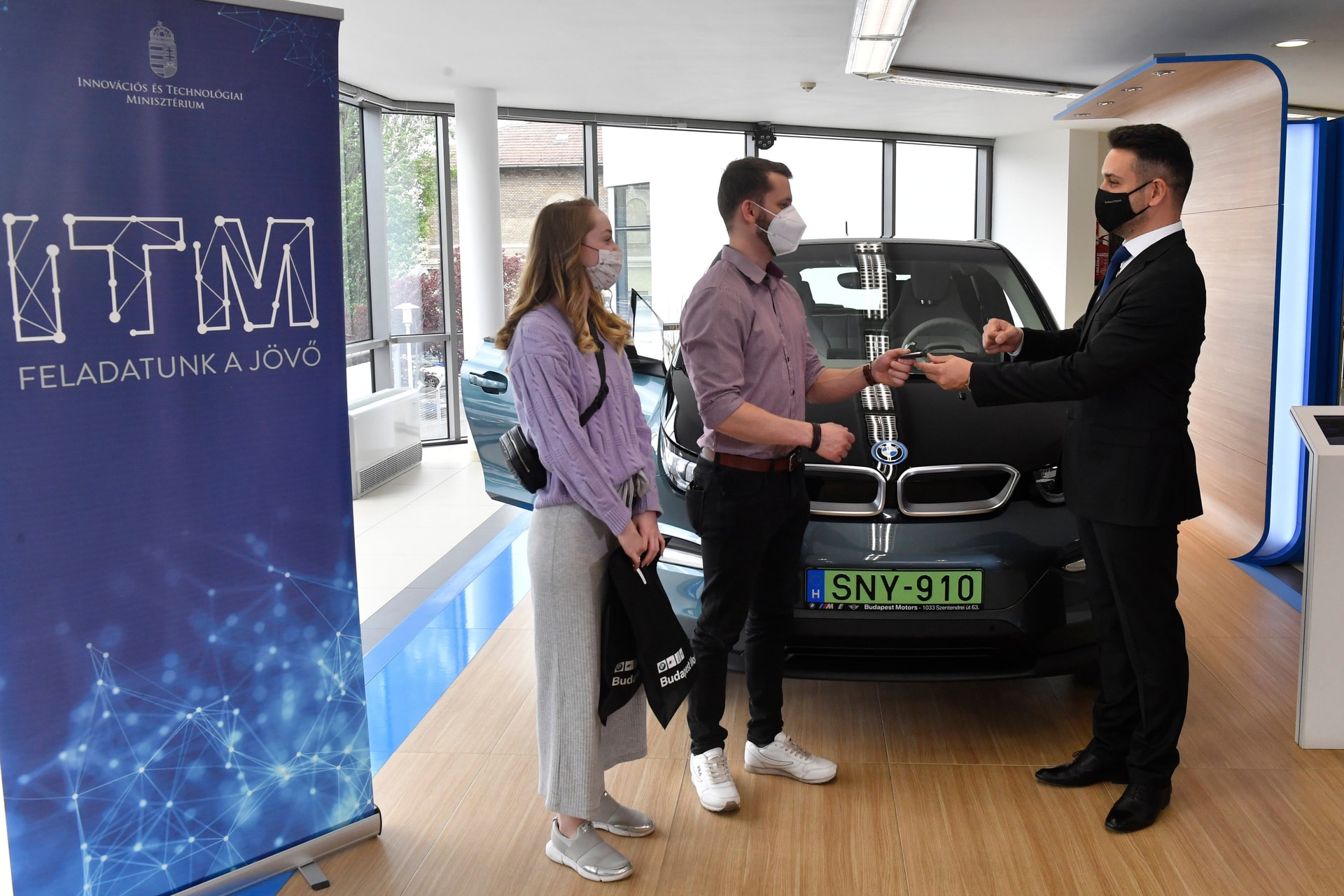 Újabb pályázat indul az elektromos gépjárművek vásárlásának támogatására