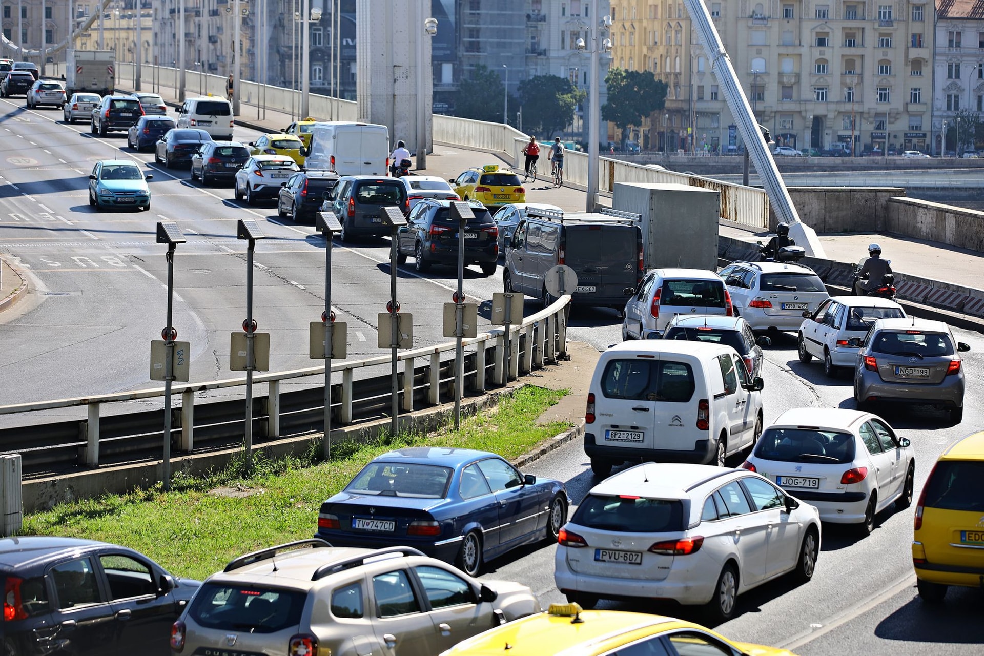 Harmadik hete a dugó a téma Budapesten