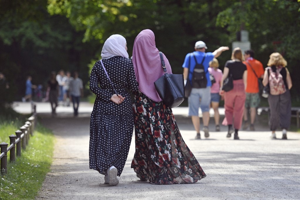 Iránban ismét az erkölcsrendészet ellenőrzi a fejkendőviselési előírásokat