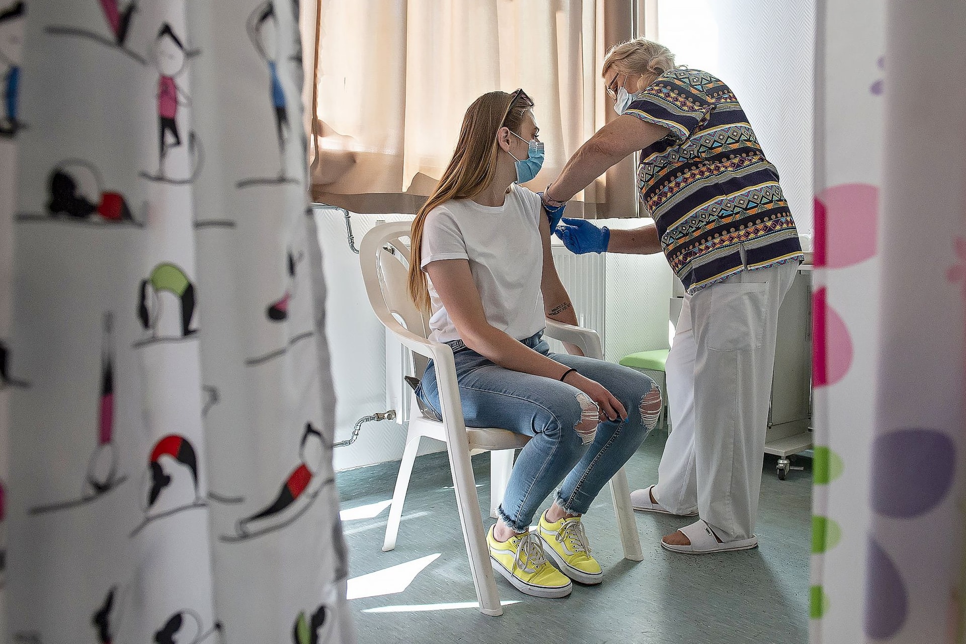 Dömötör: Mindenki vegye fel a harmadik oltást a maga és a családja érdekében